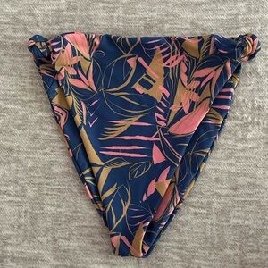 Skatie Salty bottom in St. Barts print size M